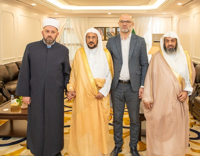 آل الشيخ: السعودية تسعى لنشر الإسلام الوسطي المعتدل وخدمة قضايا المسلمين في العالم