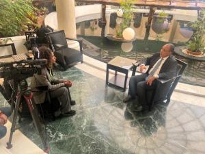 وزير الخارجية يعقد لقاءات إعلامية مع وسائل أجنبية لعرض جهود مصر لإنهاء حرب غزة