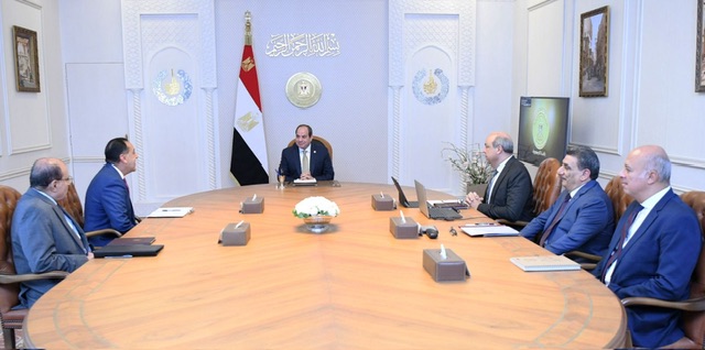 السيسي يتابع مشروع مبنى 4 بمطار القاهرة ويوجه بتعزيز الشراكات للوصول إلى 72.2 مليون راكب سنويًا 