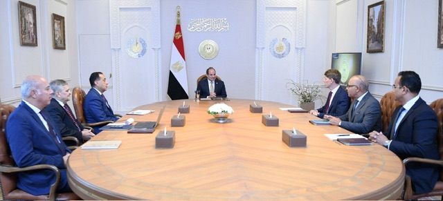 السيسي يبحث مع رئيس مجموعة 