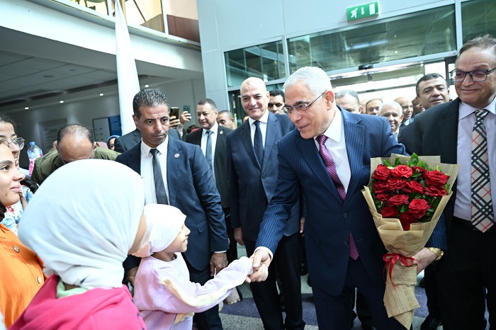 النائب العام يزور مستشفى سرطان الأطفال 57357 (صور)