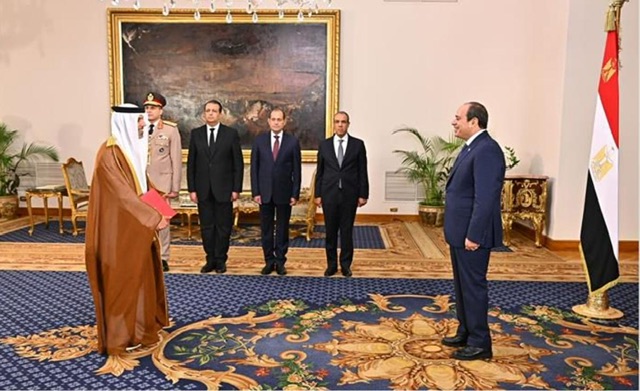 السفير حمد الزعابي يقدم أوراق اعتماده للرئيس السيسي ويؤكد تعزيز علاقات مصر والإمارات