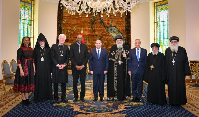 السيسي يستقبل وفد مجلس الكنائس العالمي ويؤكد التزام مصر بحرية العبادة ودعم السلام في غزة