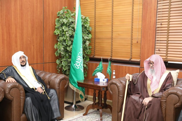 مفتي السعودية يستقبل وزير الشؤون الإسلامية بالرياض