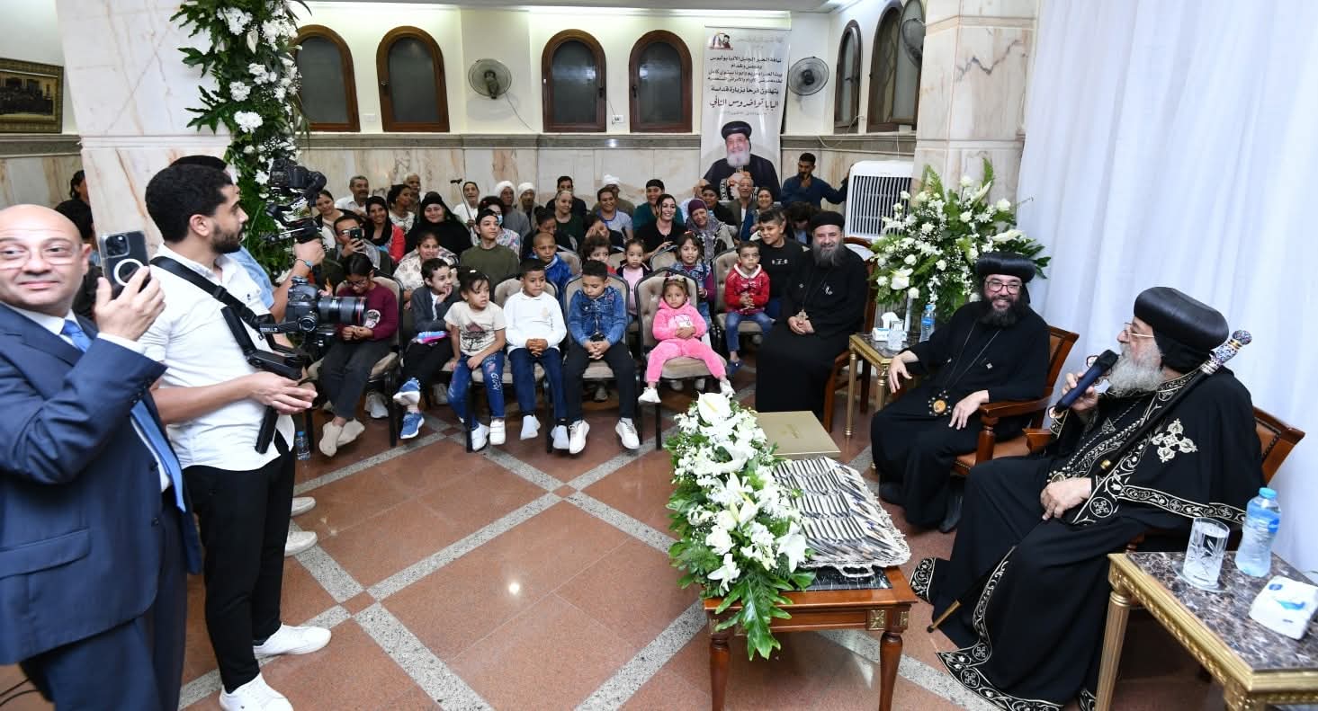 البابا تواضروس يزور كنيسة القديس بشنونة بمصر القديمة ويتفقد بيت للطلبة المغتربين وبيت ضيافة مرضى الأورام