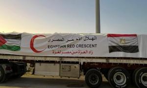 الهلال الأحمر المصري يدفع بأكثر من 8 آلاف طن مساعدات عبر قافلة زاد العزة الـ63 إلى غزة

