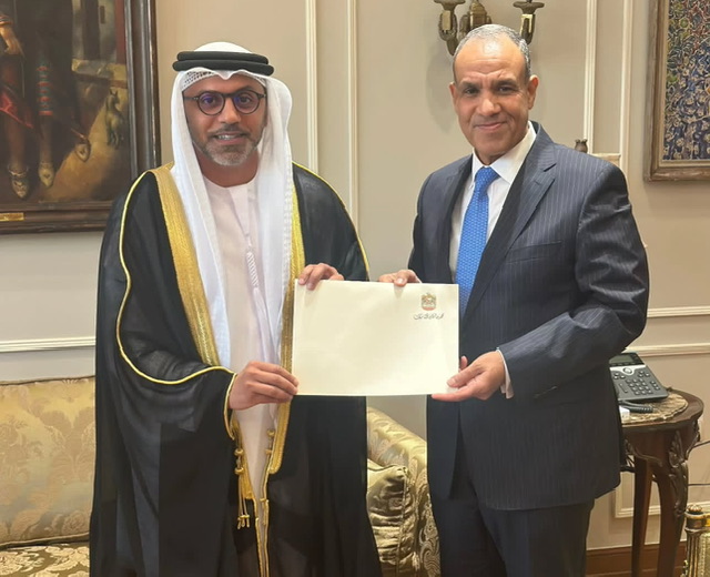 السفير حمد الزعابي يقدم أوراق اعتماده  لوزير الخارجية سفيرّا للإمارات بالقاهرة