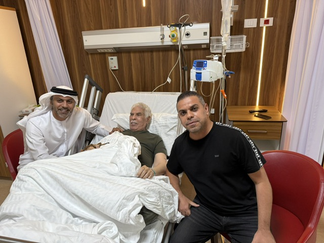 السفير الإماراتي يزور الكابتن حسن شحاتة : 