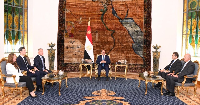 السيسي يستقبل مبعوثي الرئيس الأمريكي بالاتحادية ويؤكد التزام مصر بمواصلة جهود السلام في غزة والمنطقة