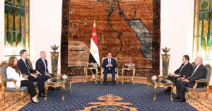 السيسي يستقبل مبعوثي الرئيس الأمريكي بالاتحادية ويؤكد التزام مصر بمواصلة جهود السلام في غزة والمنطقة