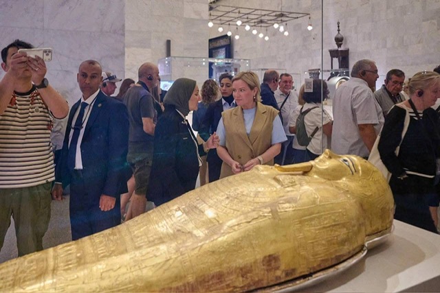 بالصور.. وزيرة الثقافة الروسية تزور المتحف القومي للحضارة والكنيسة المعلقة بحي الفسطاط