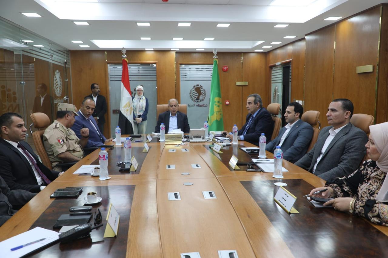 محافظ المنيا يتابع انطلاق عملية التصويت في انتخابات مجلس النواب 2025 في يومها الأول