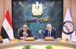  وزير العدل يثني على حماية النيابة للحقوق والحريات أثناء زيارته للنائب العام

