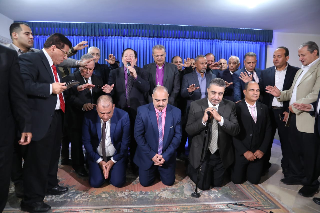 رئيس الإنجيلية يشارك في رسامة قسس جدد: “لحظات الأمل تأتي بعد الخوف… ونعمة الله تغيّر المسيرة”