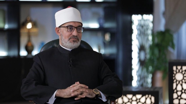 مفتي الجمهورية يُدين جريمة إحراق مسجد بالضفة الغربية