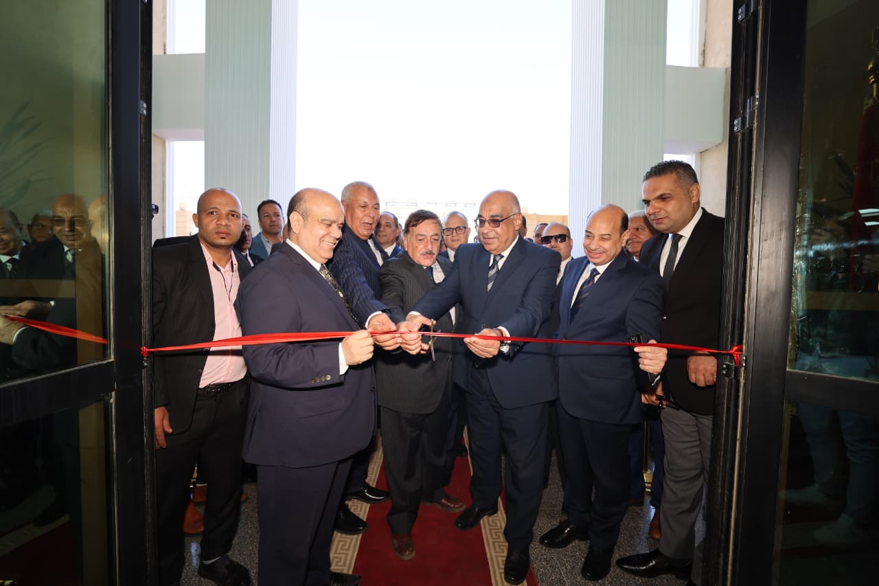 وزير العدل يفتتح مجمع محاكم الوادي الجديد ومقر هيئتي قضايا الدولة و النيابة الإدارية