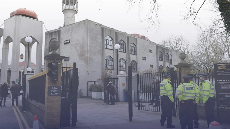 مرصد الأزهر يحذر من تصاعد خطير في الهجمات على مساجد بريطانيا خلال صيف وخريف 2025

