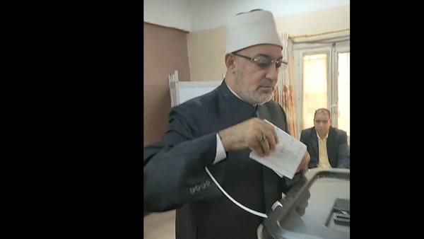 مفتى الجمهورية يدلى بصوته في انتخابات مجلس النواب 