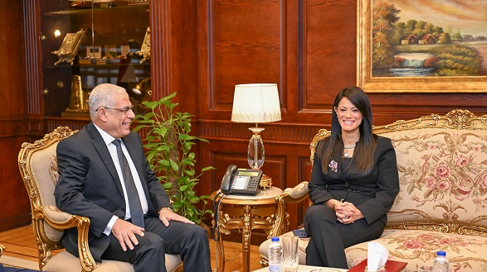 النائب العام يستقبل وزيرة التخطيط لتسليم مركباتٍ ذكية لتقديم خدماتها الرقمية للمواطنين

