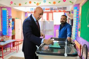 وزير التربية والتعليم يدلي بصوته في انتخابات مجلس النواب بمدرسة رشيد الابتدائية بمصر الجديدة

