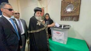 البابا تواضروس يدلى بصوته في انتخابات مجلس النواب 