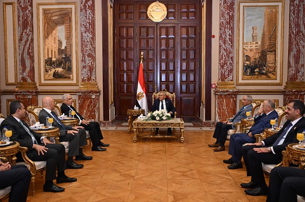 النائب العام يزور رئيس مجلس الشيوخ لتهنئته بتولي منصبه الجديد