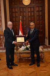 النائب العام يزور رئيس مجلس الشيوخ لتهنئته بتولي منصبه الجديد