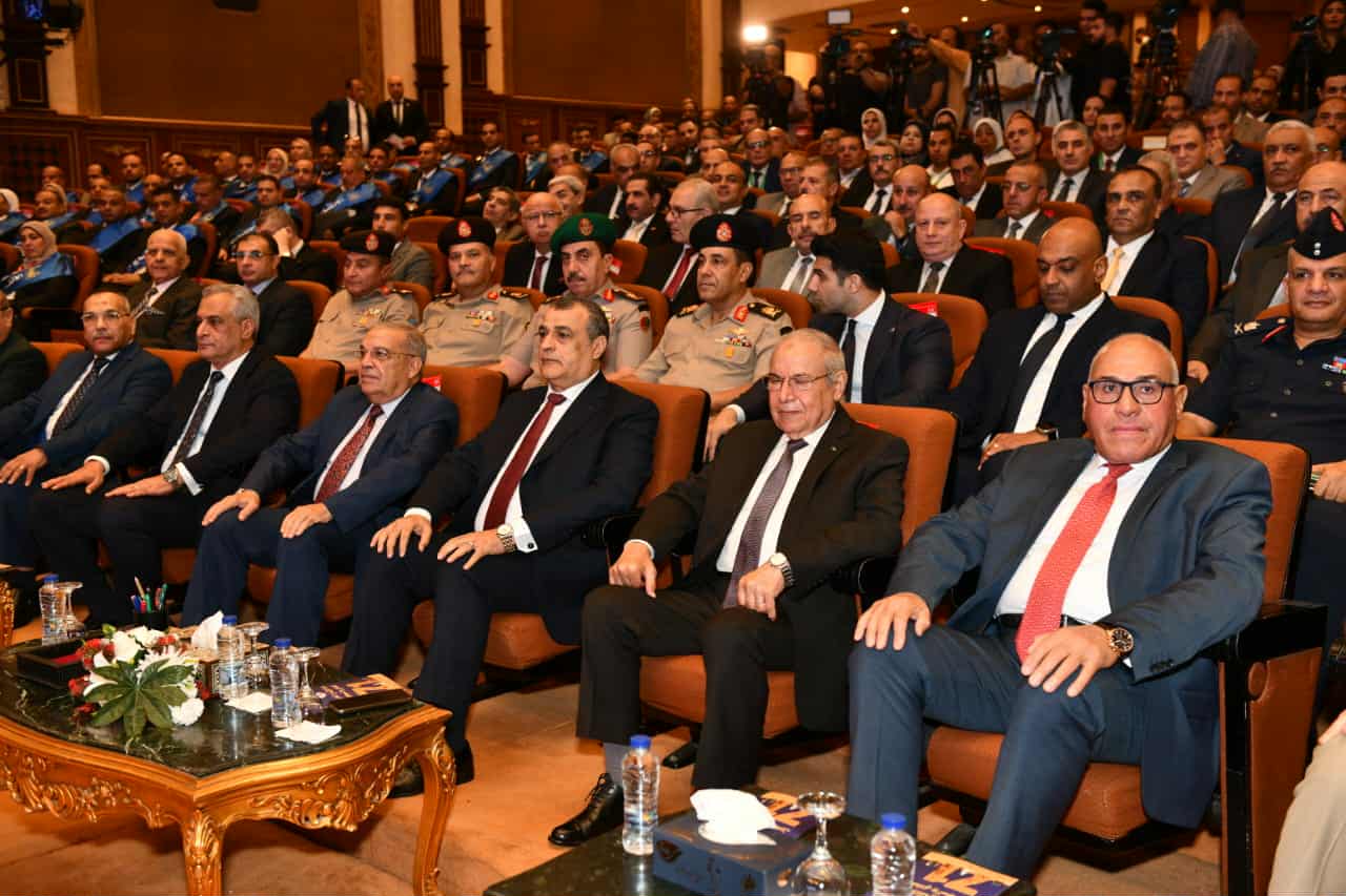 المهندس محمد صلاح الدين يكرم المتميزين من العاملين بوزارة الإنتاج الحربي