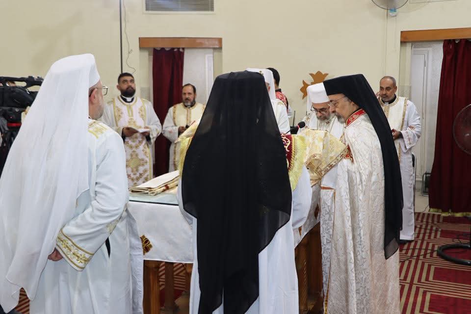 بطريرك الكاثوليك يحتفل بعيد شفيع الإكليريكية ويسيم شمامسة جدد: