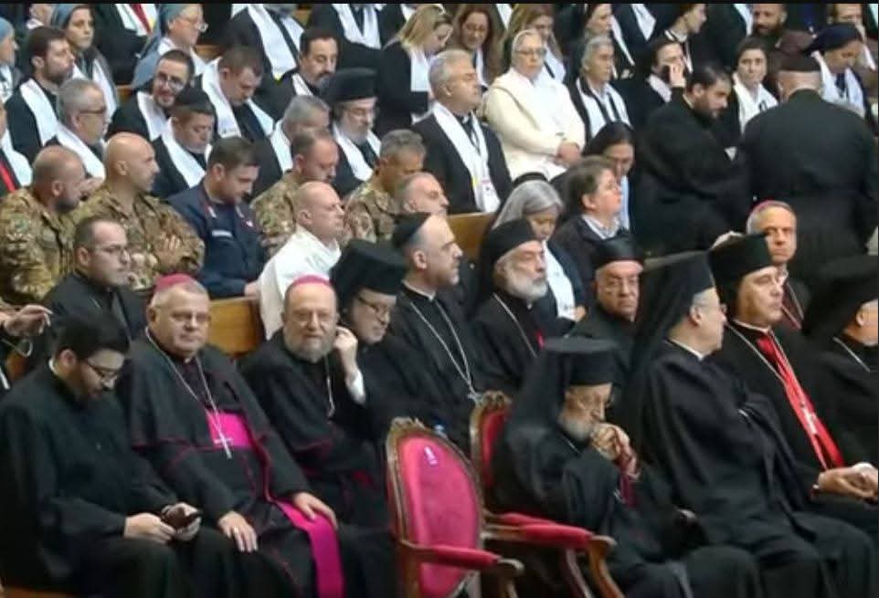 بطريرك الكاثوليك يشارك البابا لاون الرابع عشر في لقاء الأساقفة والكهنة والمكرسين بلبنان