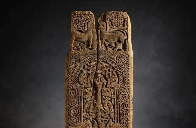 أرمينيا تقتني لوحًا خشبيًا نادرًا من القرن الـ12 لصالح متحف تاريخ يريفان