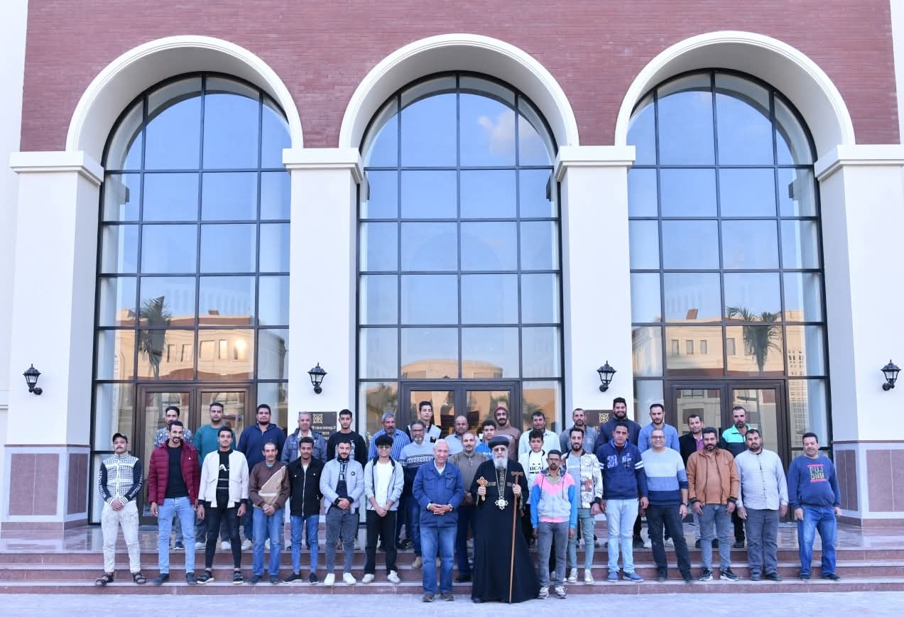 البابا تواضروس الثاني يلتقي خدام المقر البابوي بدير الأنبا بيشوي بمناسبة عيد الميلاد والعام الجديد