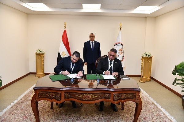 وزير الدولة للإنتاج الحربي يشهد مراسم توقيع عقدين للتعاون المشترك في مجال التصنيع العسكري