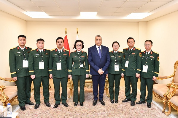وزير الدولة للإنتاج الحربي يبحث مع ممثلي وزارة الدفاع الفيتنامية أوجه التعاون المشترك 