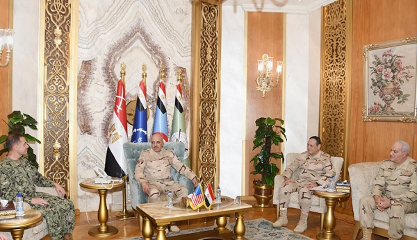 رئيس الأركان حرب يبحث قائد القيادة المركزية الأمريكية تطورات الأوضاع الإقليمية وجهود الاستقرار