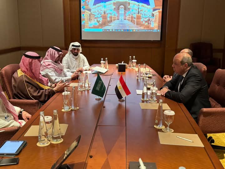 الحفنى يلتقي رئيس الهيئة العامة للطيران السعودي على هامش فعاليات ندوة الإيكاو العالمية

