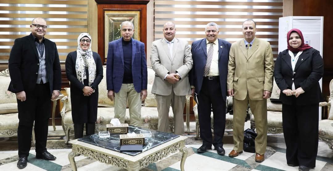 محافظ المنيا يستعرض إنجازات هيئة إنقاذ الطفولة ويبحث خطة دعم أنشطة التعليم والصحة والشباب في 2025