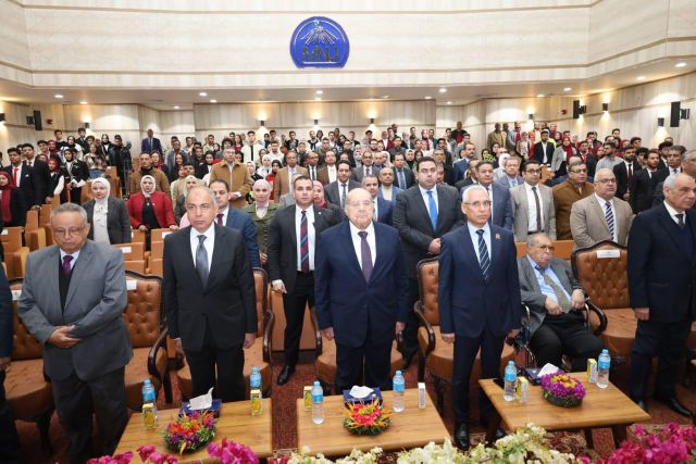 بحضور رئيس مجلس الشيوخ ورئيس مجلس الأمناء ومحافظ المنيا ورئيس الجامعة افتتاح مسرح جامعة المنيا الأهلية