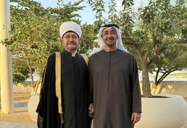 محمد بن زايد يبحث مع مفتي روسيا تعزيز التعاون ويشيد بجهوده لخدمة المسلمين