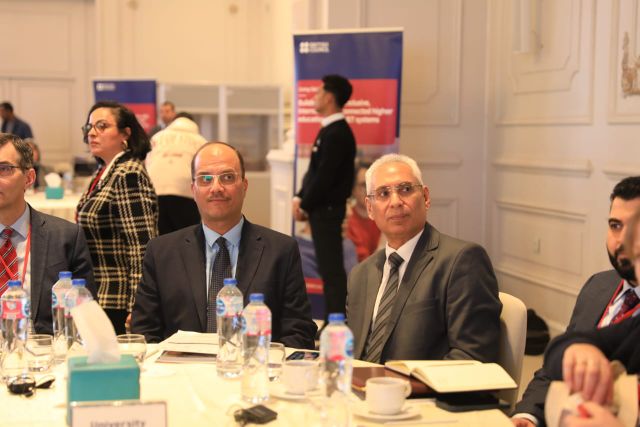رئيس جامعة المنيا يشارك في ندوة 