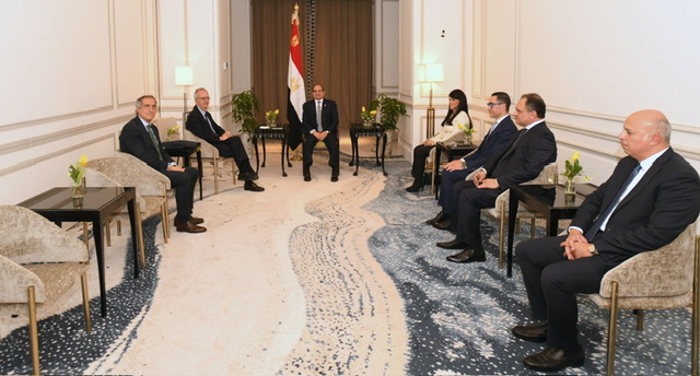 السيسي يبحث مع رئيس مجموعة 