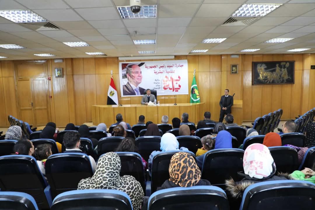 تسليم قروض ميسرة لـ 38 خريجًا لدعم المشروعات الصغيرة بالمنيا