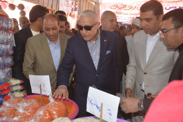 محافظ الأقصر يوجه بإقامة معارض 