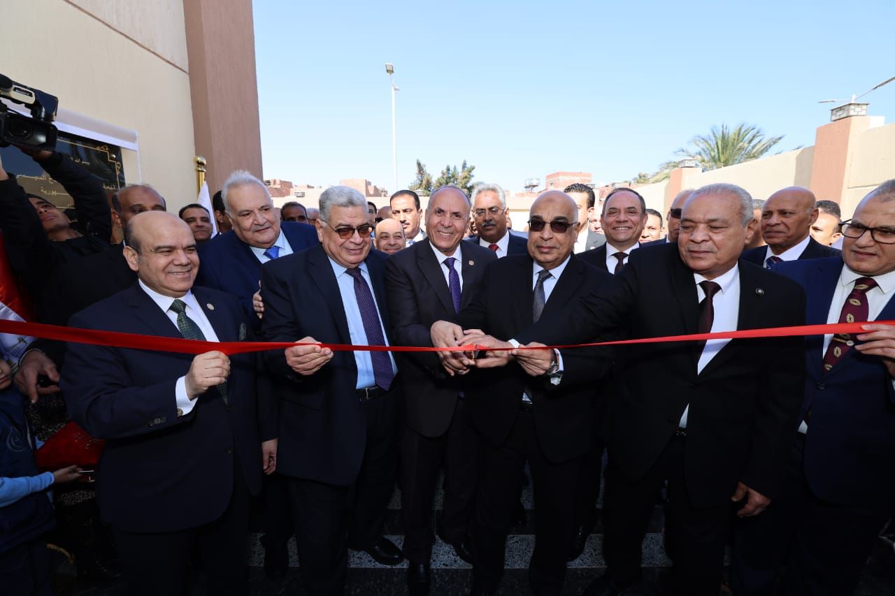 وزير العدل يفتتح مجمع خدمات الشهر العقاري والتوثيق بالغردقة  

