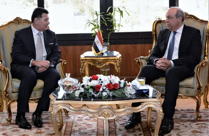 وزير الطيران يجتمع مع كبري الشركات العالمية المتخصصة لتطوير البنية التحتية وإدارة وتشغيل المطارات  

