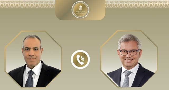 وزير الخارجية يبحث مع مفوض الاتحاد الأوروبي تعزيز التعاون في ملف الهجرة