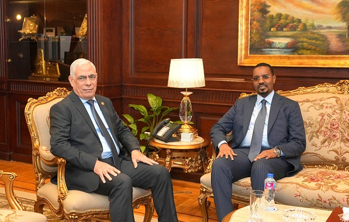 النائب العام يستقبل وزير الدولة للعدل والشؤون الدستورية الصومالي لبحث سبل التعاون القضائي.

