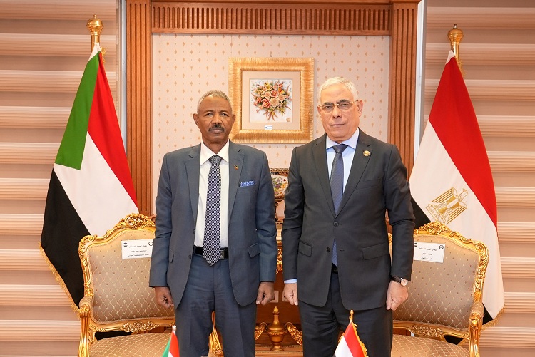 النائب العام يستقبل نظيره السوداني بمقر مكتبه بالقاهرة