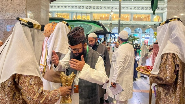 وصول الدفعة الرابعة من ضيوف برنامج خادم الحرمين للعمرة إلى المدينة المنورة