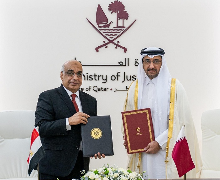 وزير العدل يوقع مع نظيره القطري مذكرة تفاهم للتعاون في مجال العدالة والقانون

